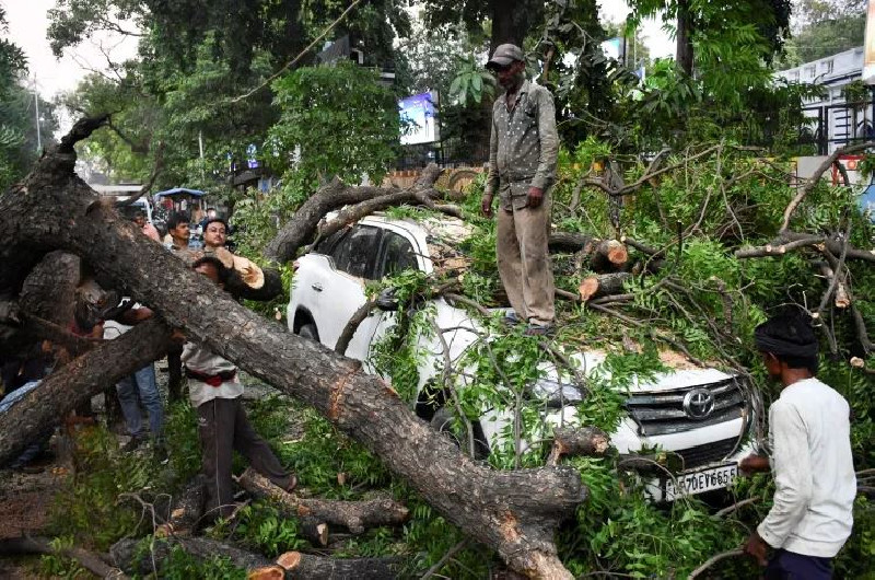 Badai Debu dan Petir Terjang India Utara, 96 Orang Tewas
