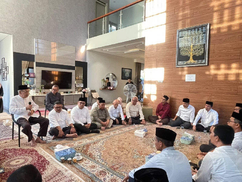 Sekda Aceh Bersama Pimpinan SKPA Takziah ke Rumah Duka Almarhum dr Zaini Abdullah