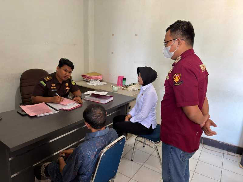 Polres Aceh Utara Limpahkan Tersangka Kasus Rudapaksa Anak Kandung ke Kejaksaan