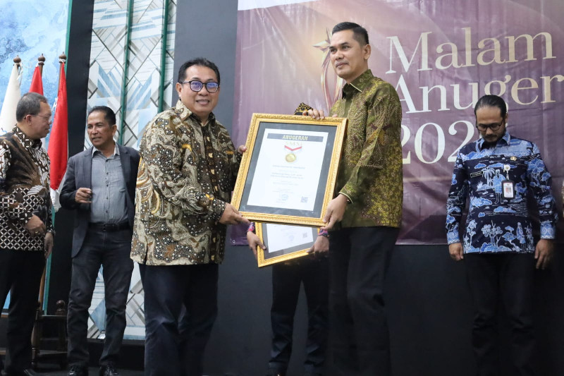 Sekda Nasir Terima Anugerah Tokoh Inspiratif Nasional 2026