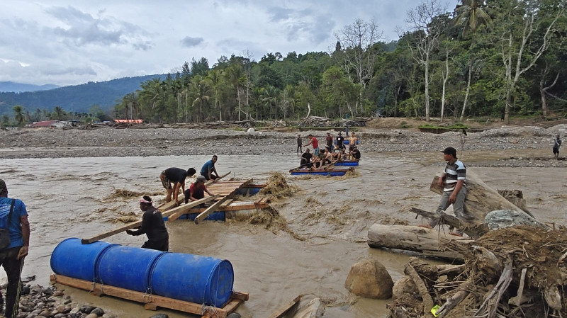 Jembatan Rusak, Warga Reje Payung Bangun Sendiri Akses Desa Berbekal Donasi Rp25 Juta