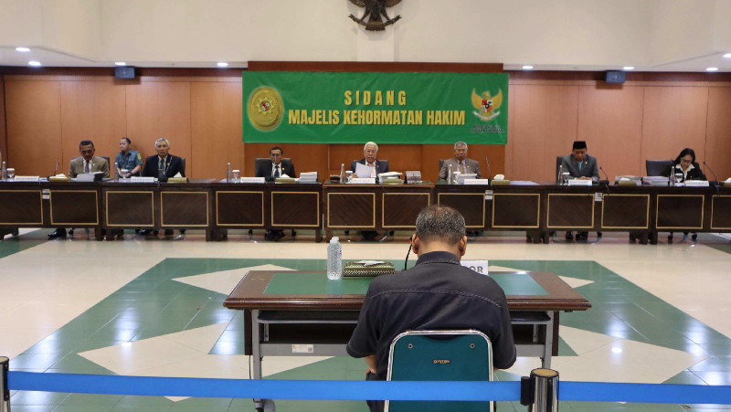 Terbukti Salahgunakan Uang Lelang Rp1,9 Miliar, Hakim Yustisial SW Resmi Dipecat