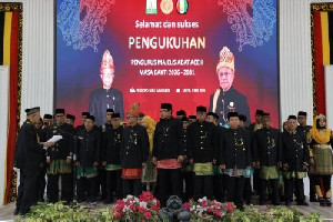 Wali Nanggroe Kukuhkan Pengurus MAA Masa Bakti 2026-2031, Tekankan Jaga Marwah Adat