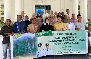 Pemko Banda Aceh Serahkan 30 Rumah Layak Huni untuk Warga Kurang Mampu