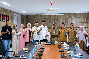 KPI Aceh Serahkan Buku P3SPS ke DPKA, Perkuat Literasi Penyiaran