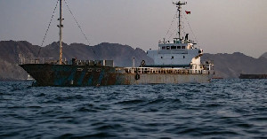 Ketegangan Selat Hormuz Berlanjut, Iran Larang Kapal Melintas di Luar Jalur Resmi