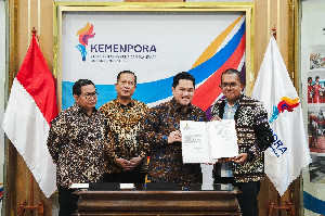 Menpora Erick Serahkan SK Penetapan Tuan Rumah PON XXII Tahun 2028