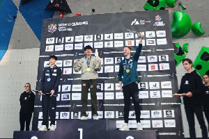Tumbangkan Pemanjat Elite Dunia, Putra Tri Ramadani Rebut Emas Lead di Ceko