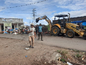 Ratusan Ton Sampah Pascaiduladha Diangkut, Pasar Lambaro Kembali Bersih