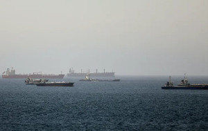 Iran Tutup Selat Hormuz, Lalu Lintas Kapal Turun Drastis hingga 65 Persen