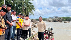 Bupati TRK dan Anggota DPR Ghufran Tinjau Infrastruktur Rusak Akibat Banjir