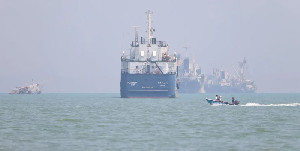 AS Tuding Iran di Balik Serangan Kapal, IMO Tangguhkan Evakuasi di Selat Hormuz
