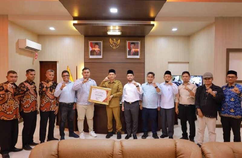 Pemkab Aceh Barat Terima Anugerah Keterbukaan Informasi Publik dari KIA