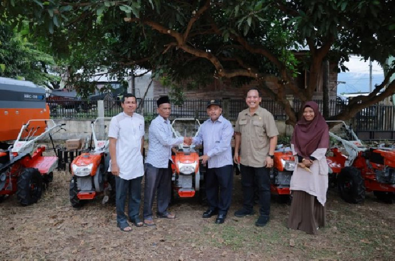 Pemkab Aceh Besar Salurkan 40 Unit Alsintan untuk Tingkatkan Produktivitas Petani