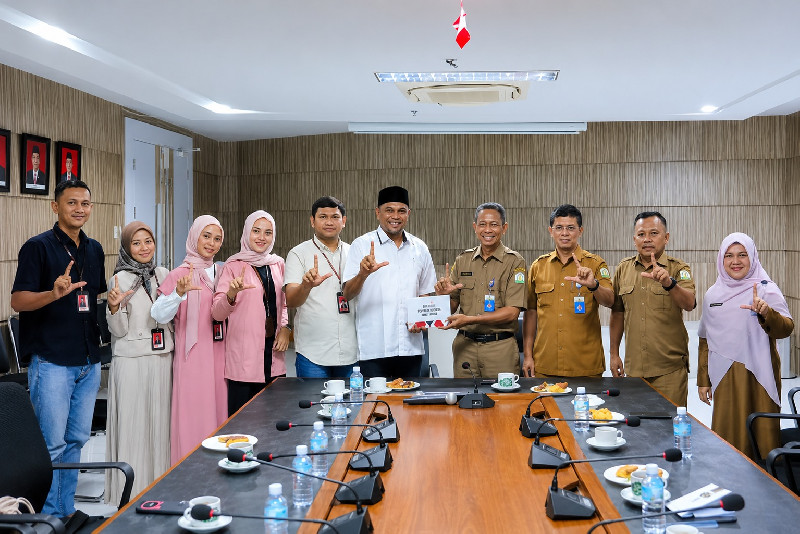 KPI Aceh Serahkan Buku P3SPS ke DPKA, Perkuat Literasi Penyiaran