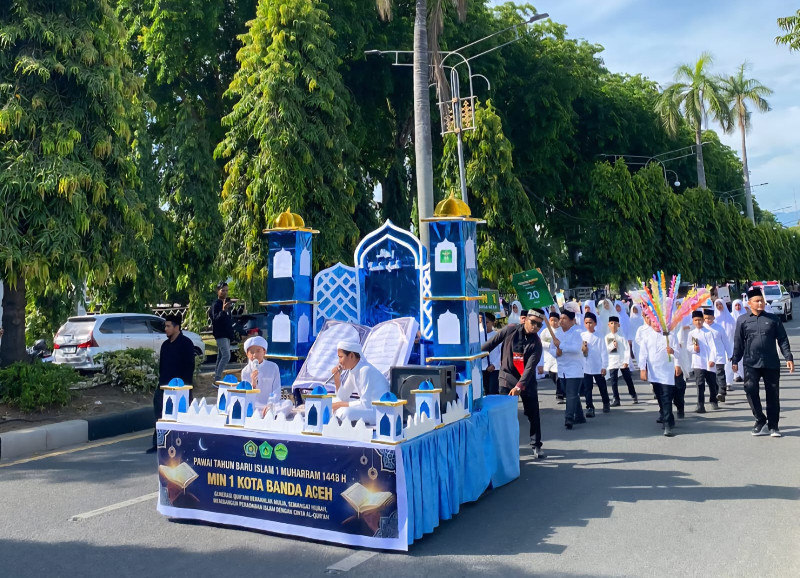 Ribuan Pelajar Semarakkan Pawai Syiar 1 Muharram 1448 H di Banda Aceh