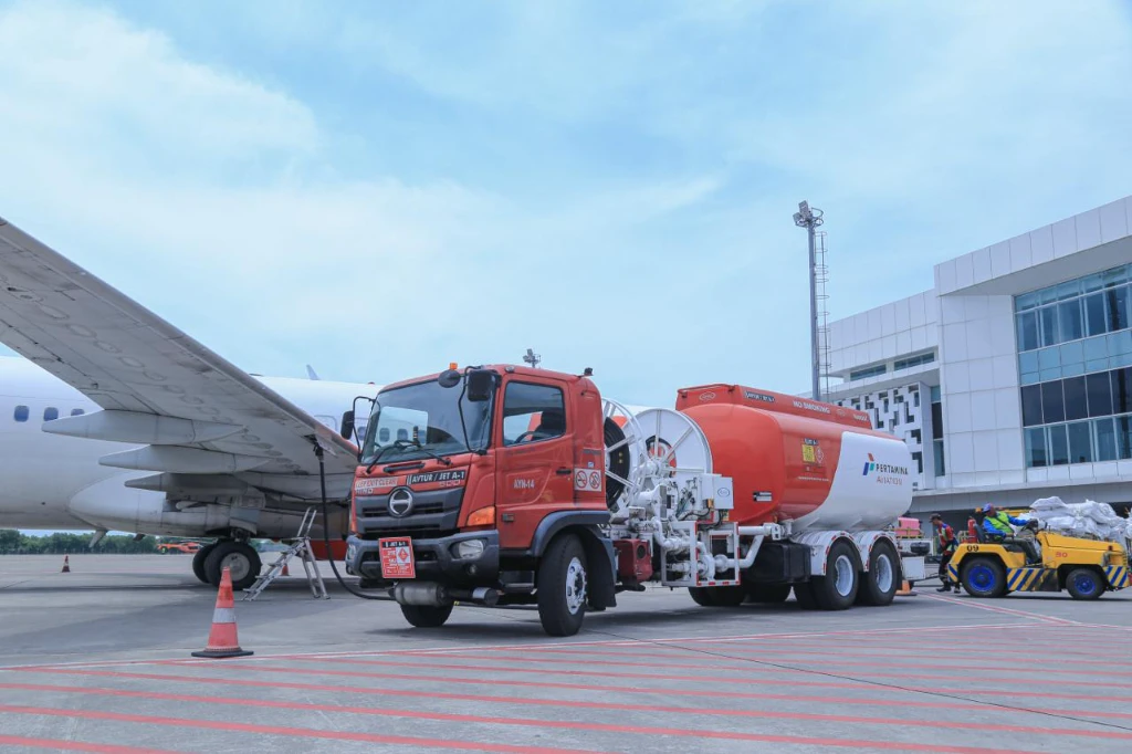 Dukung Konektivitas Udara, Pertamina Turunkan Harga Avtur Hingga 10 Persen