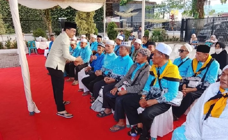 92 Jemaah Haji Abdya Tiba di Kampung Halaman, Disambut Haru dan Tradisi Peusijeuk