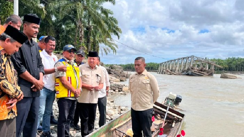 Bupati TRK dan Anggota DPR Ghufran Tinjau Infrastruktur Rusak Akibat Banjir