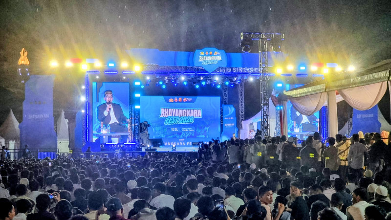 Ribuan Warga Padati Pembukaan Bhayangkara Fest 2026, Ustaz Adi Hidayat Jadi Magnet