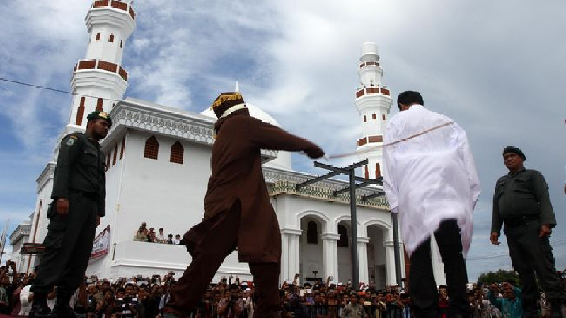 Kasus Syariat Menurun, Hukum Cambuk Tetap Berjalan