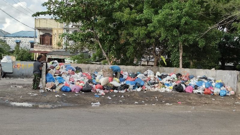 Lokasi TPS Rukoh Dinilai Tak Layak, Bau Sampah Semakin Ganggu Aktivitas Masyarakat