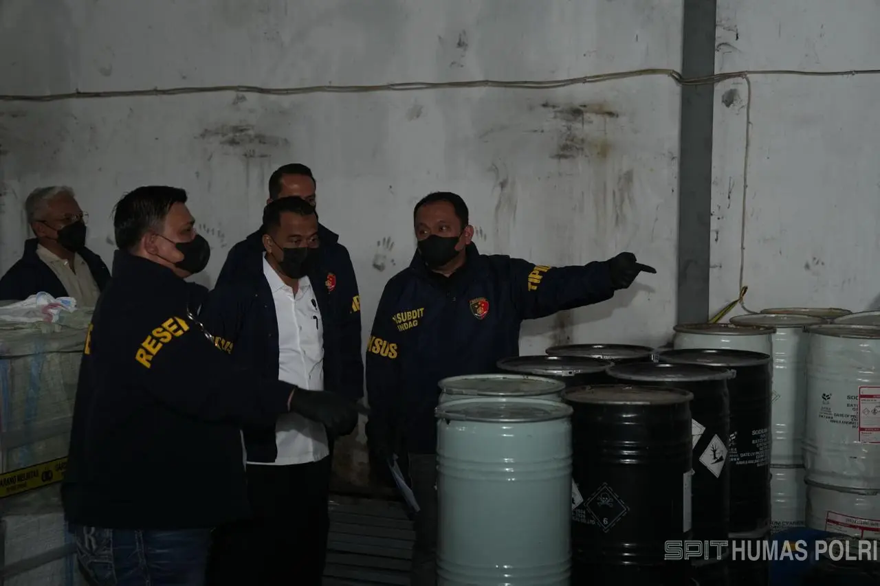Diduga Dipasok ke PETI, Bareskrim Sita 18,1 Ton Sodium Cyanide Ilegal