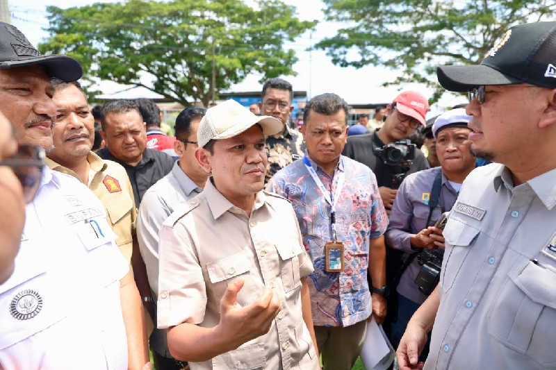 Wagub Aceh Bersama Komisi VI DPR RI Desak BUMN Karya Tuntaskan Kendala Rehabilitasi Huntara