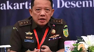 Brankas De&rsquo;Clan, Penguntitan Jampidsus, dan Bayang-Bayang Perang Sunyi Aparat