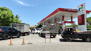 Usaha Rental Mobil Aceh Merugi Akibat Langkanya Pertalite dan Solar