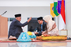 Peusijuk Warnai Lepas Sambut Rektor UTU, Prof Nyak Amir Wujudkan "UTU Gemilang"