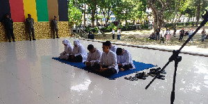 Berciuman Sambil Live TikTok di Bulan Ramadan, Sepasang Muda di Banda Aceh Dicambuk 21 Kali
