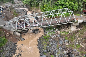 Jembatan Enang-Enang Bener Meriah Dibuka Terbatas, Kendaraan Maksimal 5 Ton Bisa Melintas