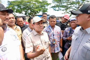 Wagub Aceh Bersama Komisi VI DPR RI Desak BUMN Karya Tuntaskan Kendala Rehabilitasi Huntara