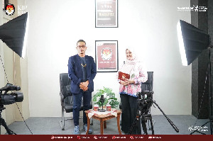 Ketua KIP Aceh Dorong Literasi Demokrasi Lewat Podcast PeuCedah KIP Banda Aceh