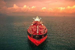 Harga Minyak Dunia Naik, Kapal Tanker Diserang di Lepas Pantai Arab Saudi