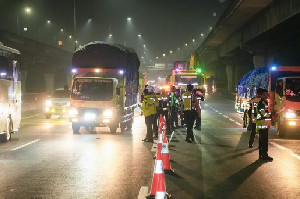 Jalan Cepat Rusak hingga Berlubang, Kendaraan ODOL Ancam Keselamatan Pengguna Jalan