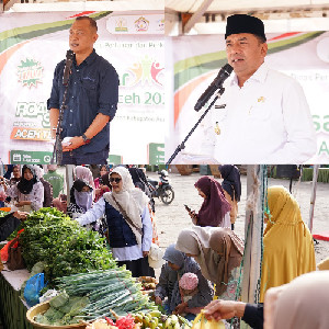 Warga Takengon Berburu Bawang Merah Murah di Pasar Tani Aceh Roadshow