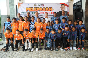 Ketua DPRK Banda Aceh Lepas Tim SSB Barona dan Lambhuk FA ke Piala Presiden