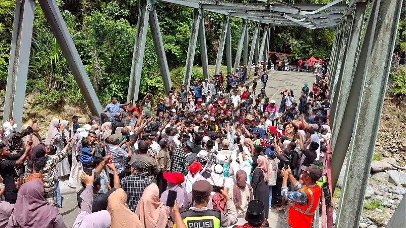 Kisah Jembatan Enang-Enang, Ketika Warga Tak Lagi Menunggu