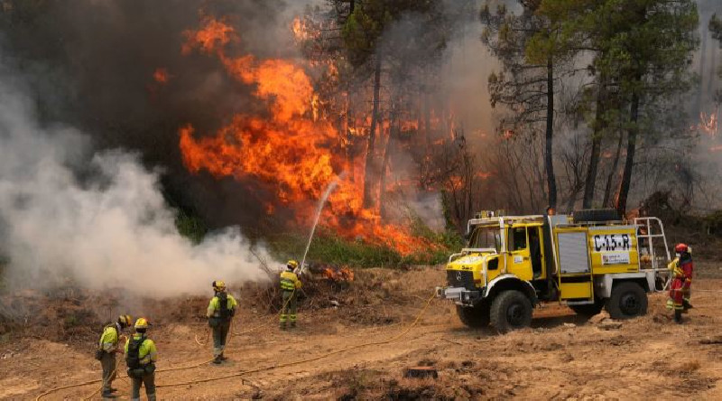 Kebakaran Hutan Prancis Meluas ke Spanyol, 300 Ribu Warga Dievakuasi