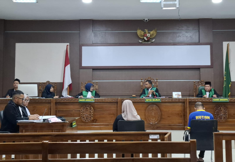 Ajudan Ketua DPRA Jalani Sidang Perdana Kasus Ikhtilath, Terdakwa Tak Ajukan Eksepsi