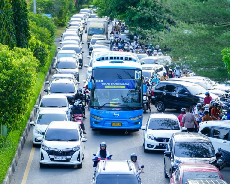 Hari Pertama Sekolah: Harmoni Keluarga dan Denyut Mobilitas di Kota Banda Aceh