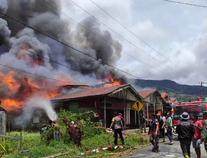 Kebakaran Melanda Pasar Jagong Jeget, Dua Warga Termasuk Balita Luka Bakar