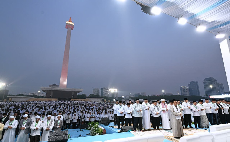 100 Ribu Jemaah Hadiri Zikir dan Doa Kebangsaan di Monas