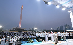 100 Ribu Jemaah Hadiri Zikir dan Doa Kebangsaan di Monas