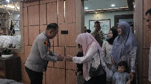 Kapolda Aceh Serahkan Jaminan Kecelakaan Kerja kepada Keluarga Alm Bripka Kurniadi