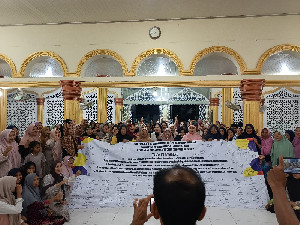 Ribuan Warga Samadua Tolak Perusahaan Tambang, Ketua DPRK Aceh Selatan Ikut Teken Petisi