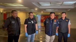 Polri Ungkap Dugaan Penyelundupan Emas Hasil Tambang Ilegal ke Dubai, 2 WNA Diamankan