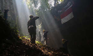HUT ke-81 RI, GAINPALA UIN Ar-Raniry Kibarkan Merah Putih di Goa Ie dan Teupin Balok Aceh Besar